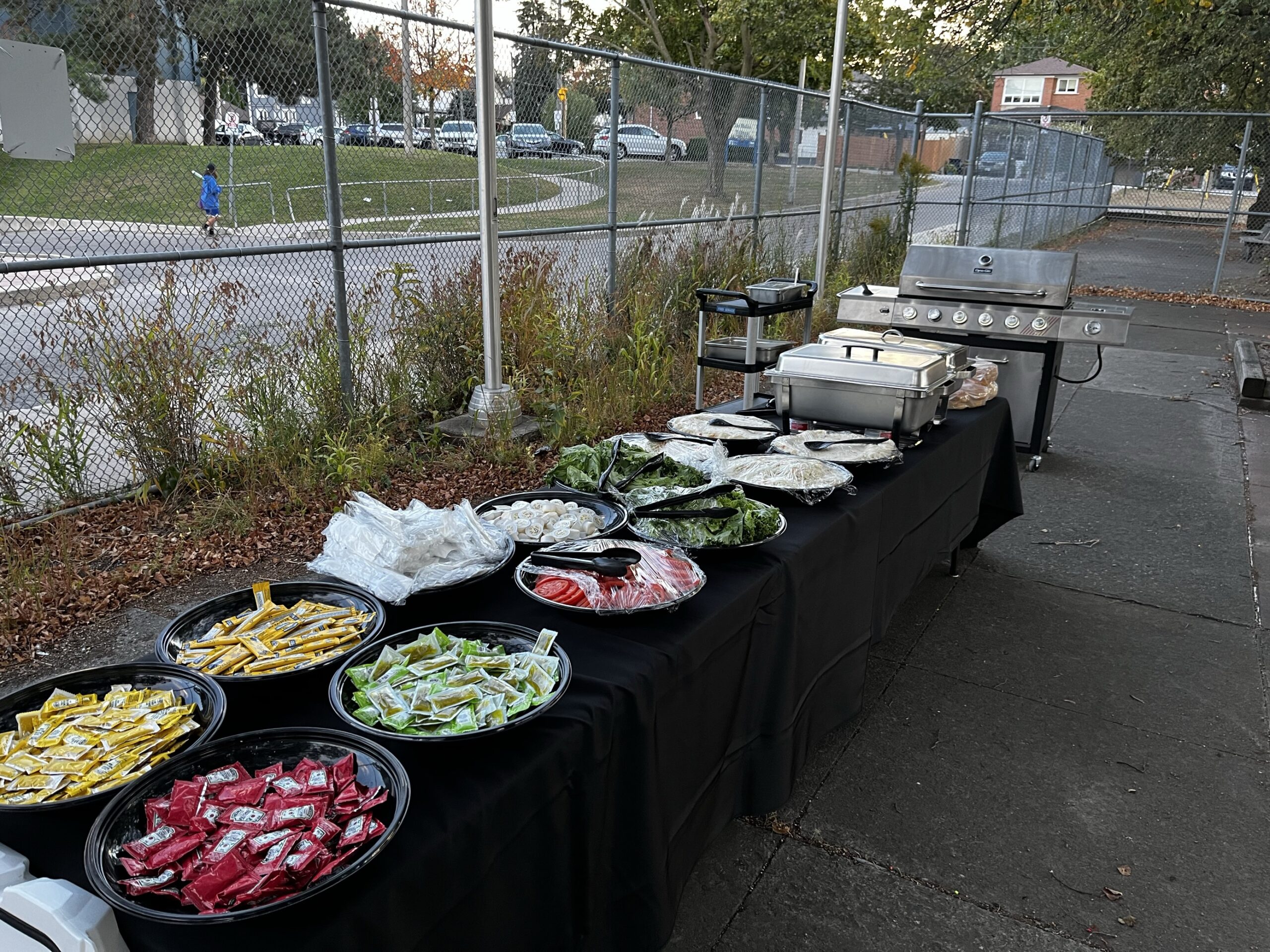 On September 27, Cedarvale House (located at 540 Cedarvale Ave.), in collaboration with WoodGreen’s Access and Inclusion Advisory Committee (AIAC), hosted a community BBQ at Stan Wadlow Clubhouse.